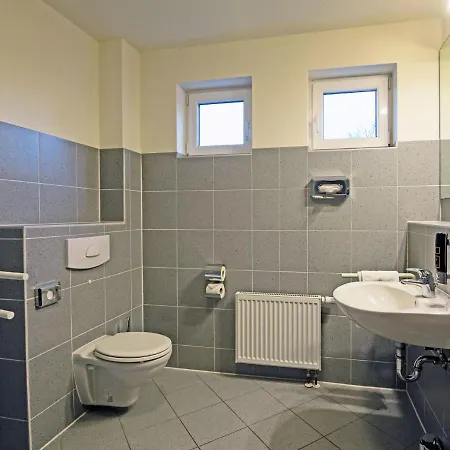 Zur Sonne فارين