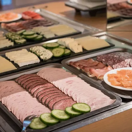 Zur Sonne 3* فارين